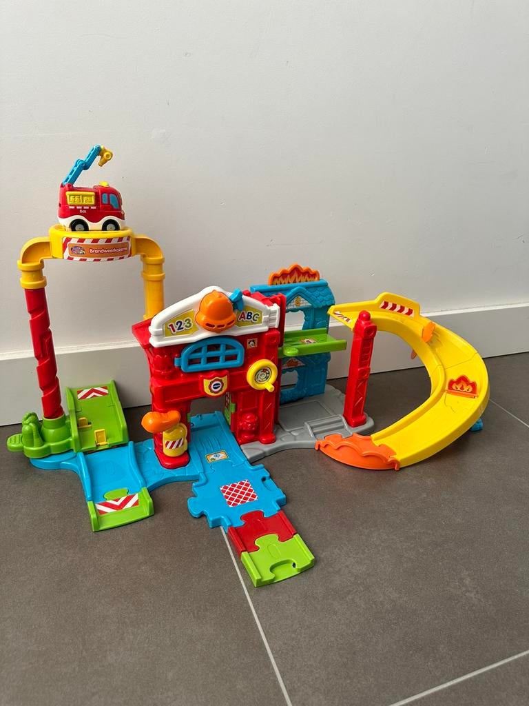 Vtech toet toet auto brandweerkazerne, Ophalen, Zo goed als nieuw, 2 tot 4 jaar