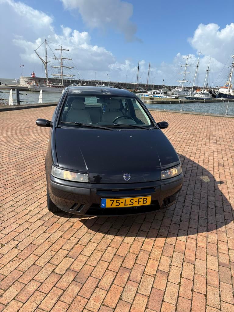 Fiat Punto 1.7 16V HGT 2003 Zwart, Auto's, Voorwielaandrijving, 40 €/maand, 4 cilinders, 400 kg