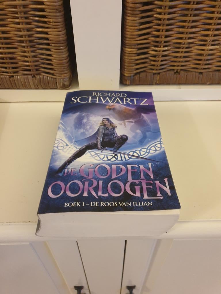 Richard Schwartz - De Roos van Illian, Ophalen of Verzenden, Gelezen