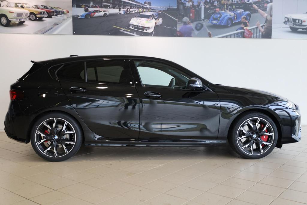 BMW 1 Serie 120 M Sport Pro | Head-Up Display | Harman Kardo, Met garantie (alle), Zwart, Origineel Nederlands, Bedrijf