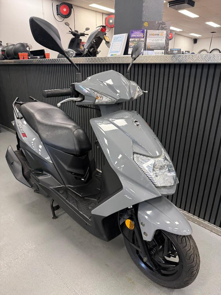 Sym Orbit 3 Brom Nardo Grey E5 45KM BJ 2022, Fietsen en Brommers, Scooters | SYM, Ophalen, Maximaal 45 km/u, Zo goed als nieuw