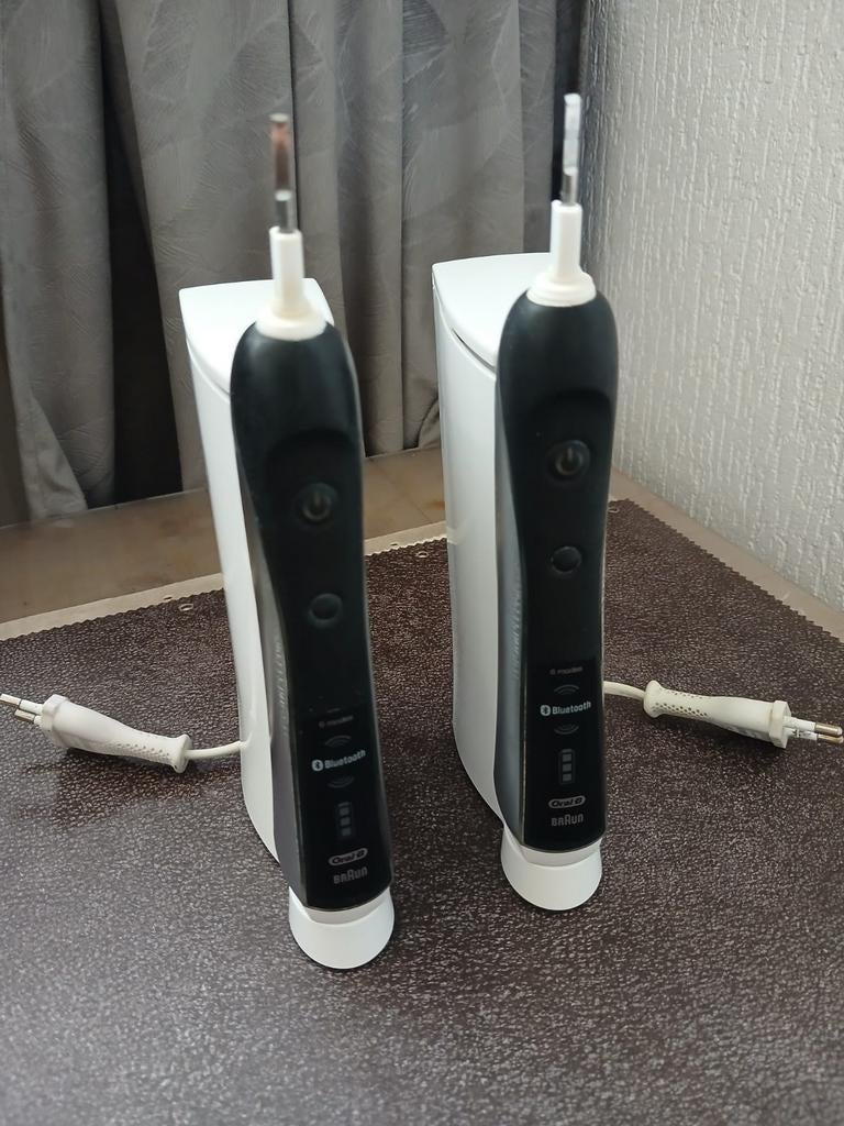 Twee Oral-B elektrische tandenborstels met opladers, Sieraden, Tassen en Uiterlijk, Uiterlijk | Mondverzorging, Ophalen of Verzenden