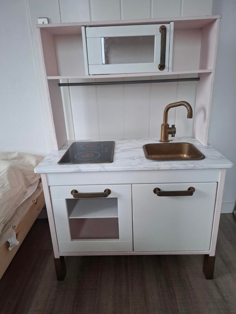 IKEA Speelkeuken DUKTIG - gepimpt met marmerlook en goud, Kinderen en Baby's, Speelgoed | Speelkeukens, Ophalen, Zo goed als nieuw