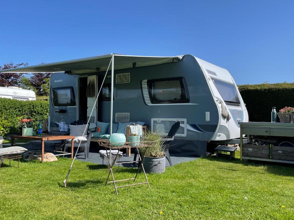 Verkoop van een Detleffs Camper Lifestyle 540 V, 2 aparte bedden, Rondzit, Luifel, Particulier