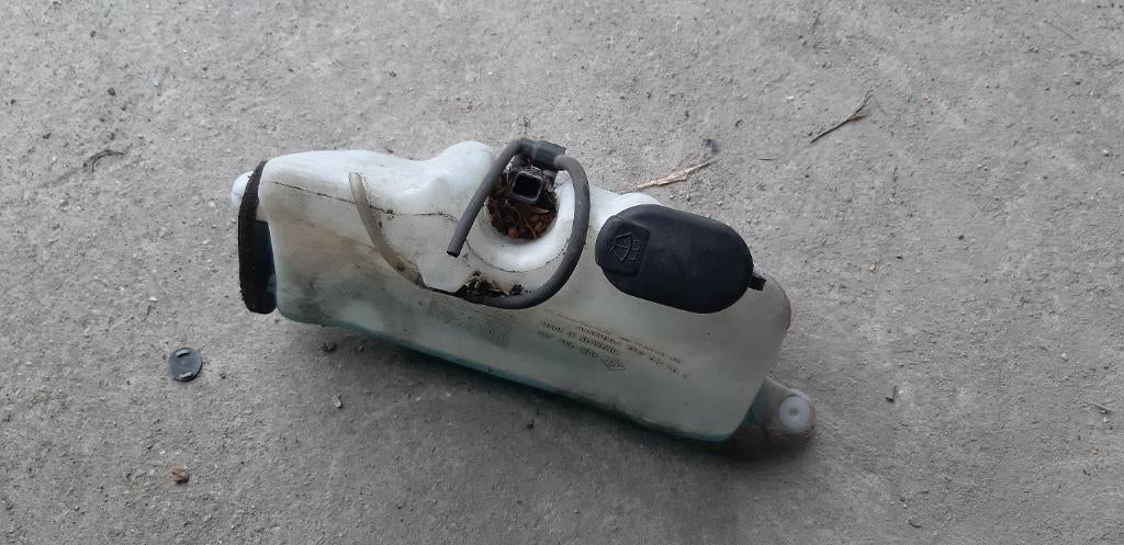 Ruitensproeier reservoir Clio 2002, Ophalen of Verzenden