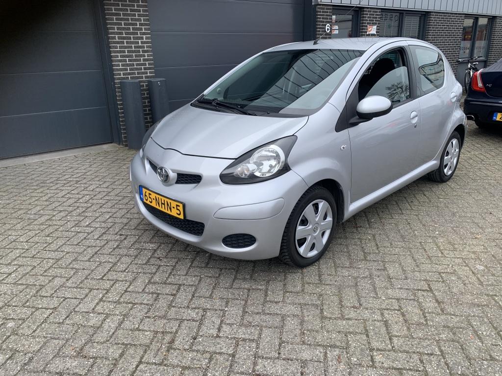 Toyota Aygo 1.0-12V Comfort (bj 2010), Gebruikt, 4 stoelen, 68 pk, Origineel Nederlands