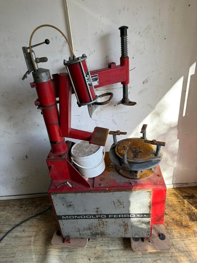 Bandenapparaat mondolfo ferro, Ophalen