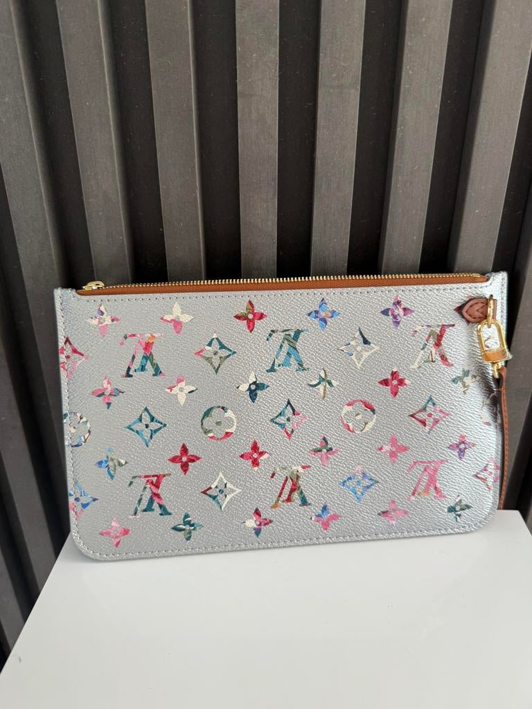 LOUIS VUITTON New Limited Metallic Silver Garden Floral Bag, Ophalen of Verzenden, Nieuw, Grijs, Avondtasje