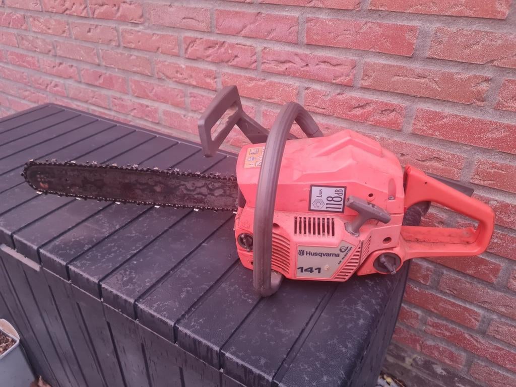 Husqvarna 141 ketingzaag, Tuin en Terras, Hand-tuingereedschap, Ophalen of Verzenden, Gebruikt
