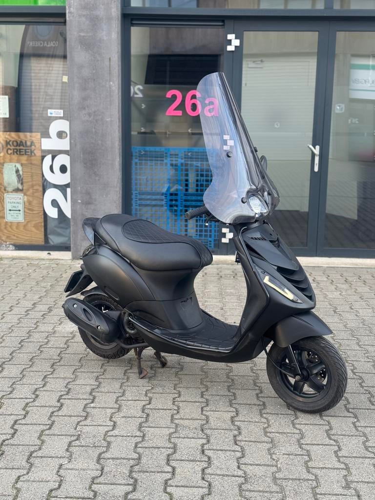 Piaggio zip 2016 full option, Fietsen en Brommers, Scooters | Piaggio, Zo goed als nieuw, Zip, Benzine, Ophalen of Verzenden