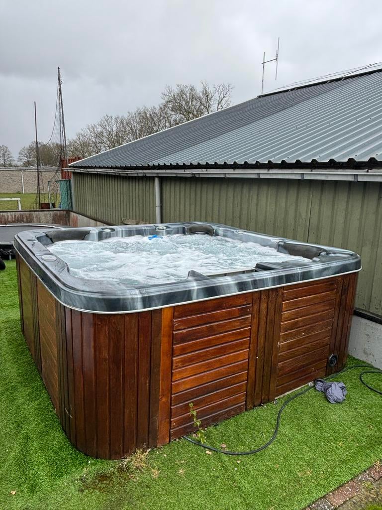 Jacuzzi voor 6 personen, Ophalen, Gebruikt, Filter, Vast
