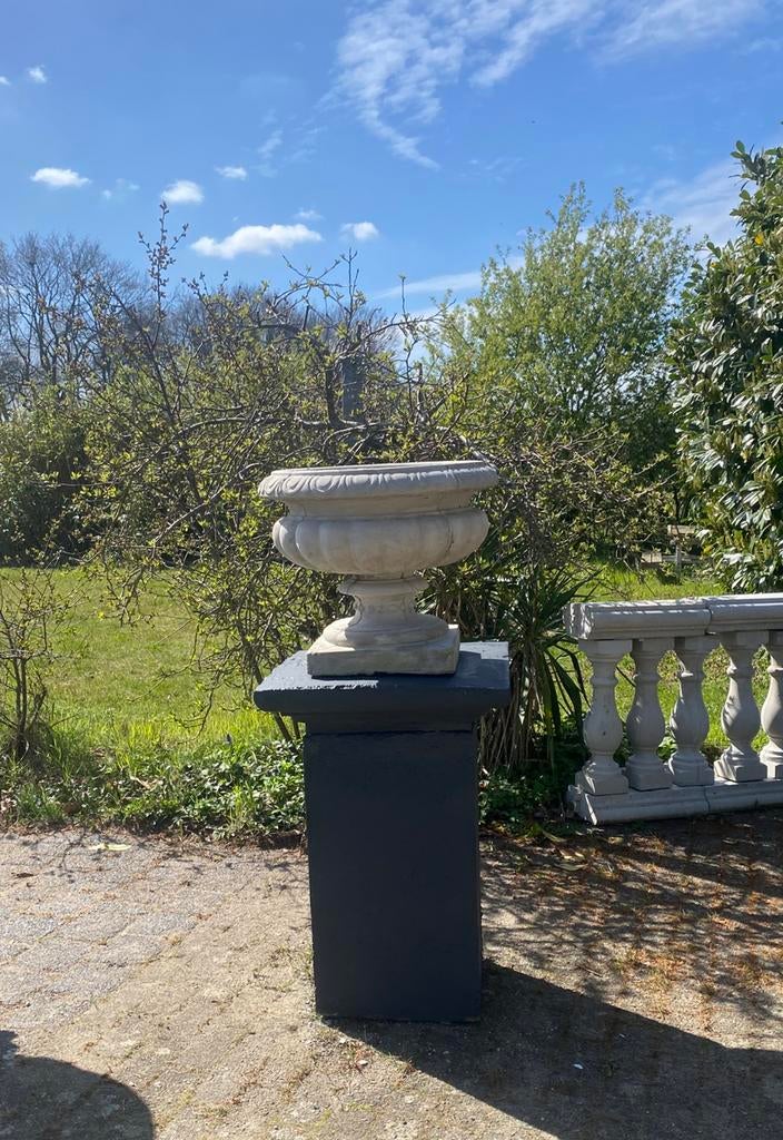 Betonnen zuil met plateau en bloempot antraciet, Ophalen, Zo goed als nieuw, Beton, Overige typen