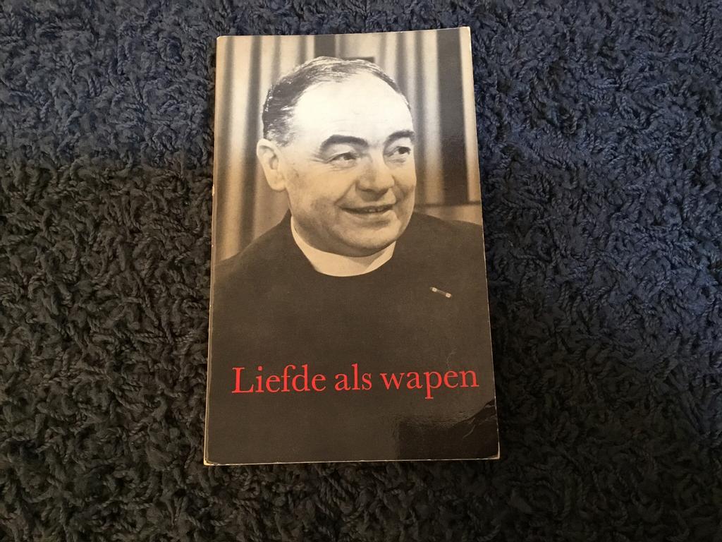 Liefde als wapen, Ophalen of Verzenden, Zo goed als nieuw