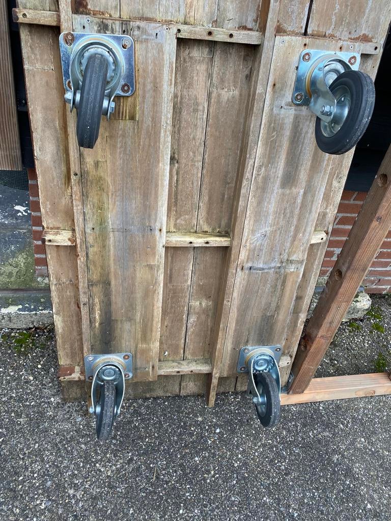 Aangeboden vier prachtig en zo goed als nieuwe zwenkwielen, Doe-het-zelf en Verbouw, Ophalen of Verzenden, Zo goed als nieuw