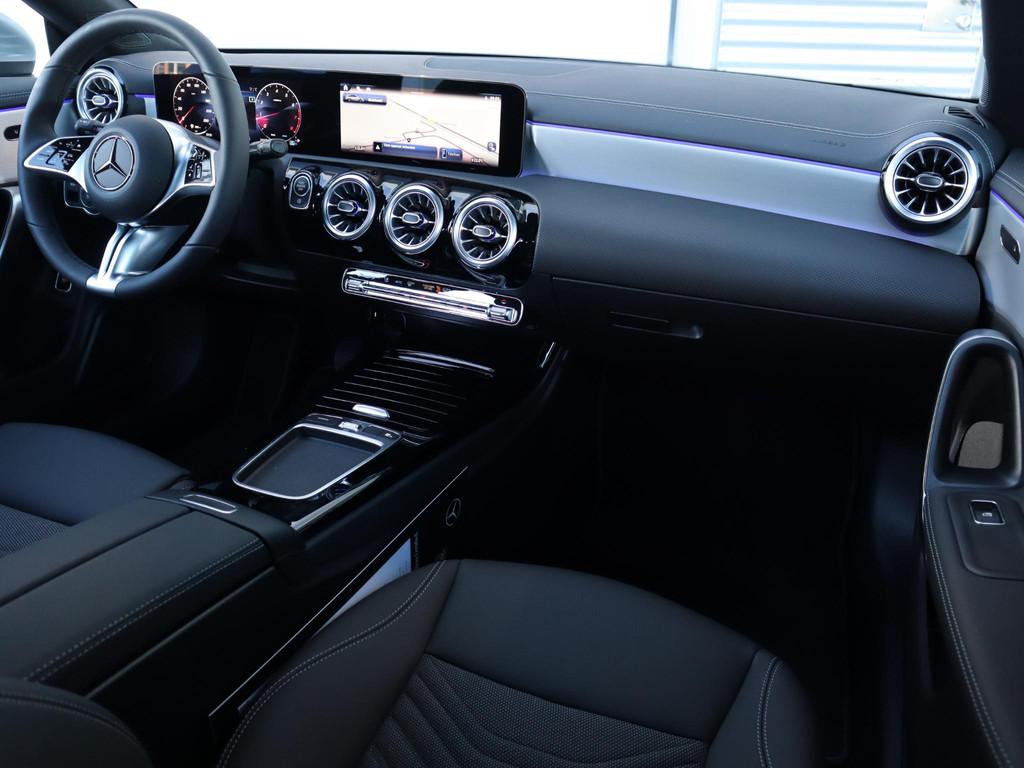 Mercedes-Benz CLA-klasse Shooting Brake 180 Star Edition Lux, Auto's, Mercedes-Benz, CLA, 4 cilinders, Origineel Nederlands, Zilver of Grijs