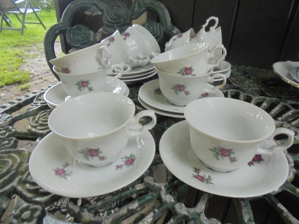 12 Mokka / kleine kop en schoteltjes roze roosjes Jarolina, Ophalen of Verzenden