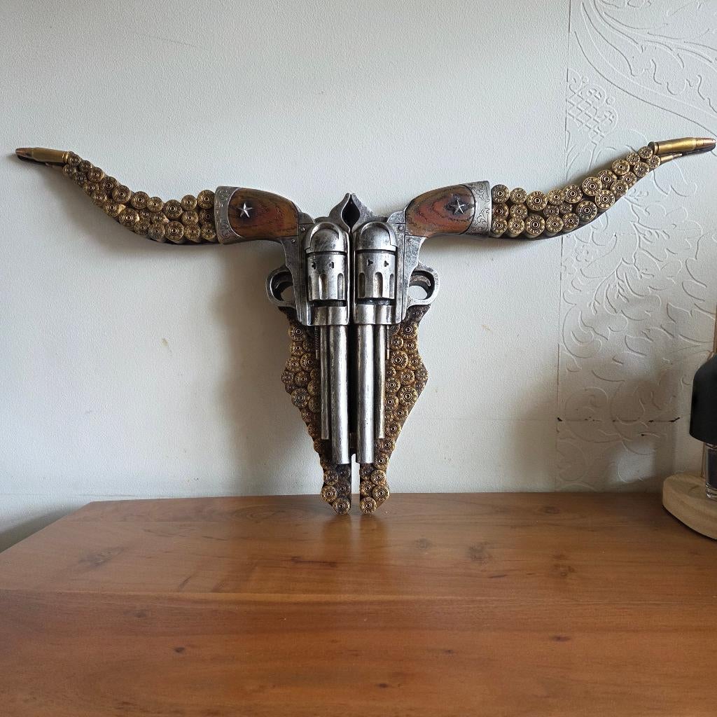 Stoer houten wandornement met revolvers, Hout, Meerkleurig, Decoratieobject, Zo goed als nieuw