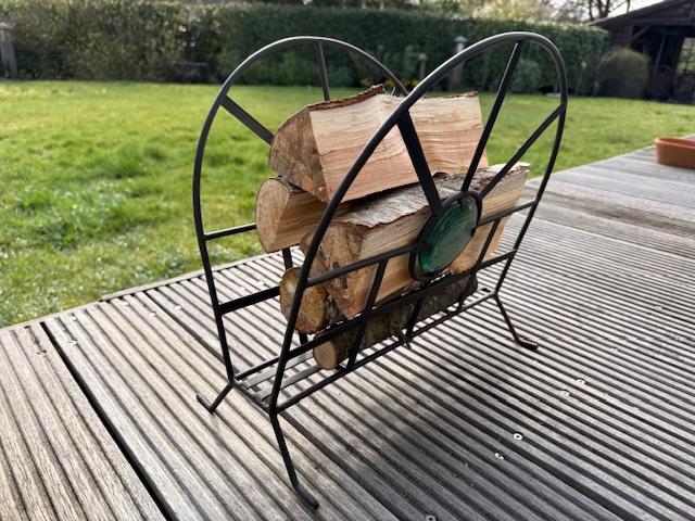 Metalen houtbak / houtrek, opslag hout, zwart., Ophalen of Verzenden, Zo goed als nieuw, Vrijstaande haard, Houthaard