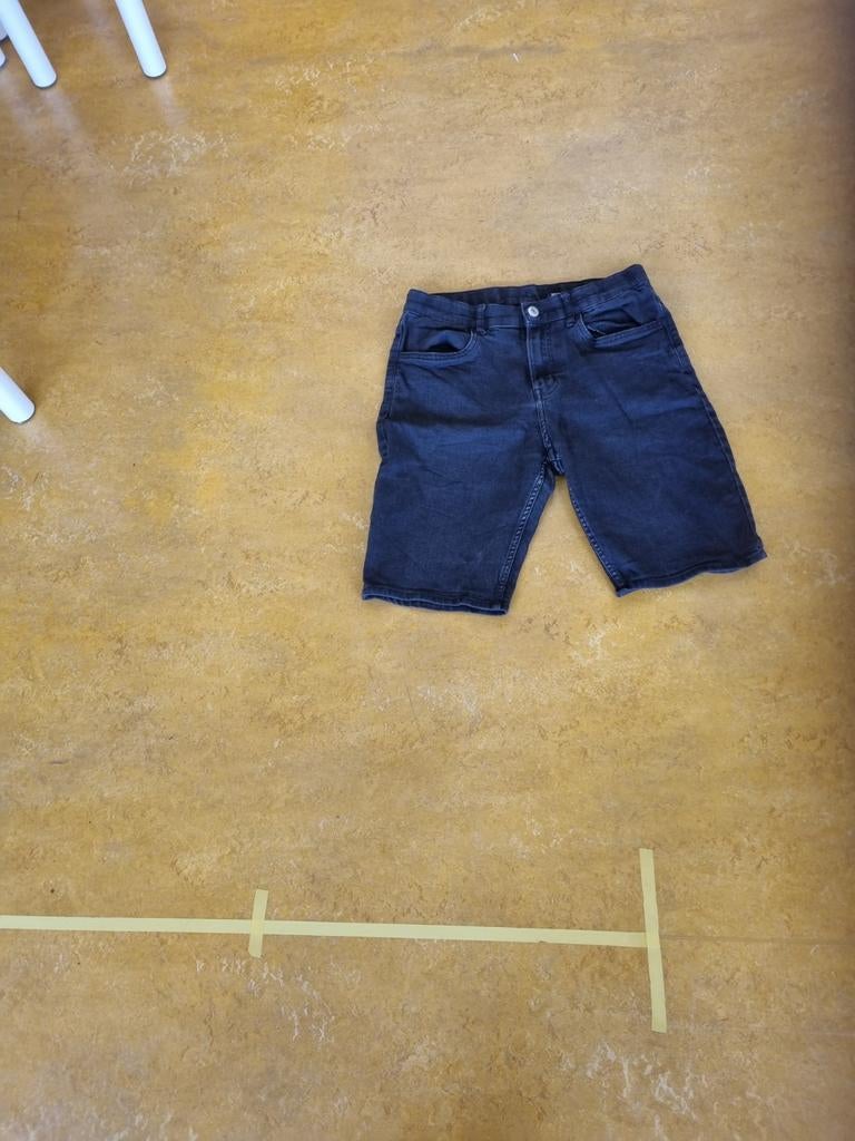 Donkerblauwe spijkerbroek shorts, Ophalen