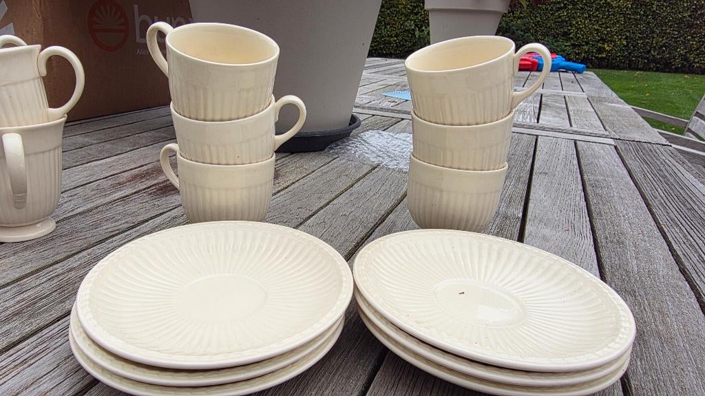 6 Wedgwood Edme koffie kopjes met schotel, Huis en Inrichting, Keuken | Servies, Ophalen of Verzenden, Zo goed als nieuw, Wedgwood