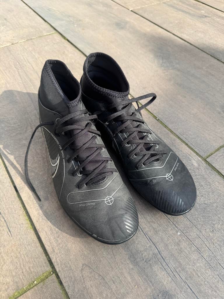 6 paar Voetbalschoenen maat 43 en 44 verschielende modellen, Sport en Fitness, Voetbal, Maat XS of kleiner, Ophalen of Verzenden