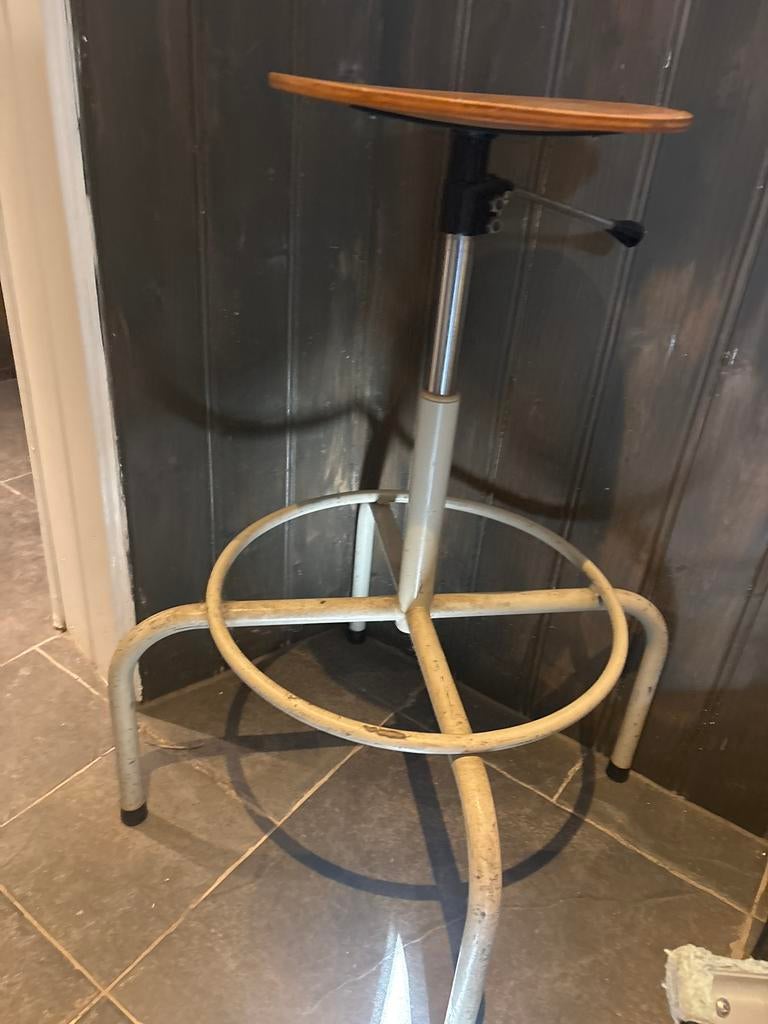 Verstelbare kruk met houten zitting, Ophalen, Gebruikt, Overige kleuren, Eén