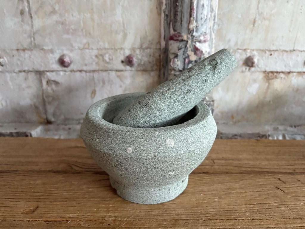 Vijzel met stamper - tjobek Ø 17cm, 10cm hoog (9), Ophalen of Verzenden, Zo goed als nieuw