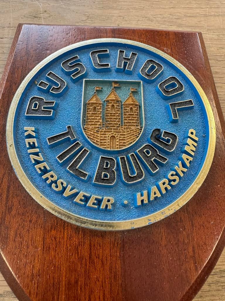 Tilburgse R.K. Rijschool Wapen Schild, Antiek en Kunst, Antiek | Wandborden en Tegels, Ophalen of Verzenden