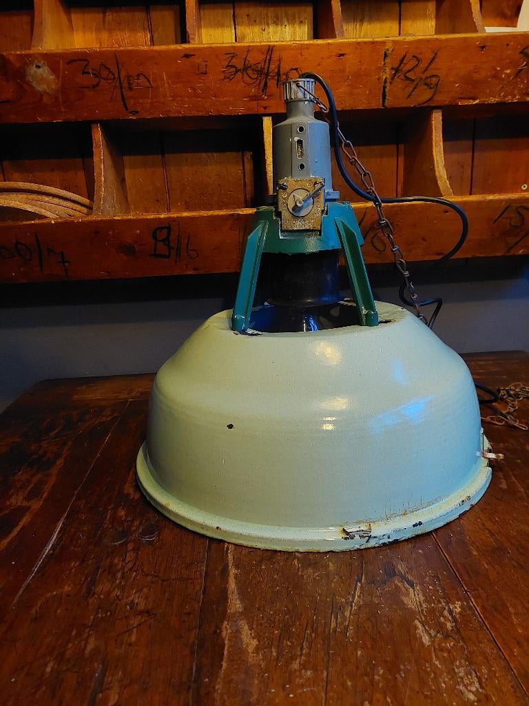 Mintgroene emaille vintage fabriekslamp industrieel, Huis en Inrichting, Ophalen of Verzenden, Glas, Minder dan 50 cm