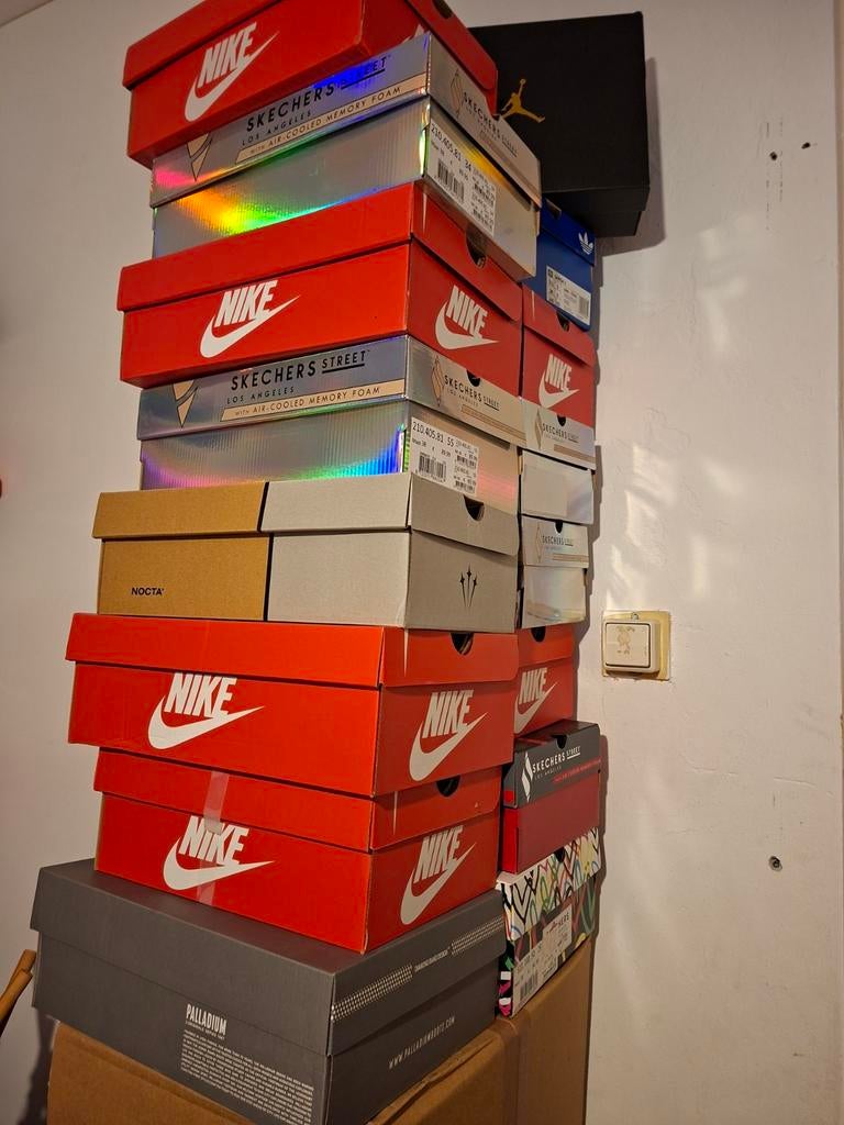 Partij schoenendozen schoenendoos Nike Skechers Adidas, Ophalen, Overige typen, Nike, Zo goed als nieuw