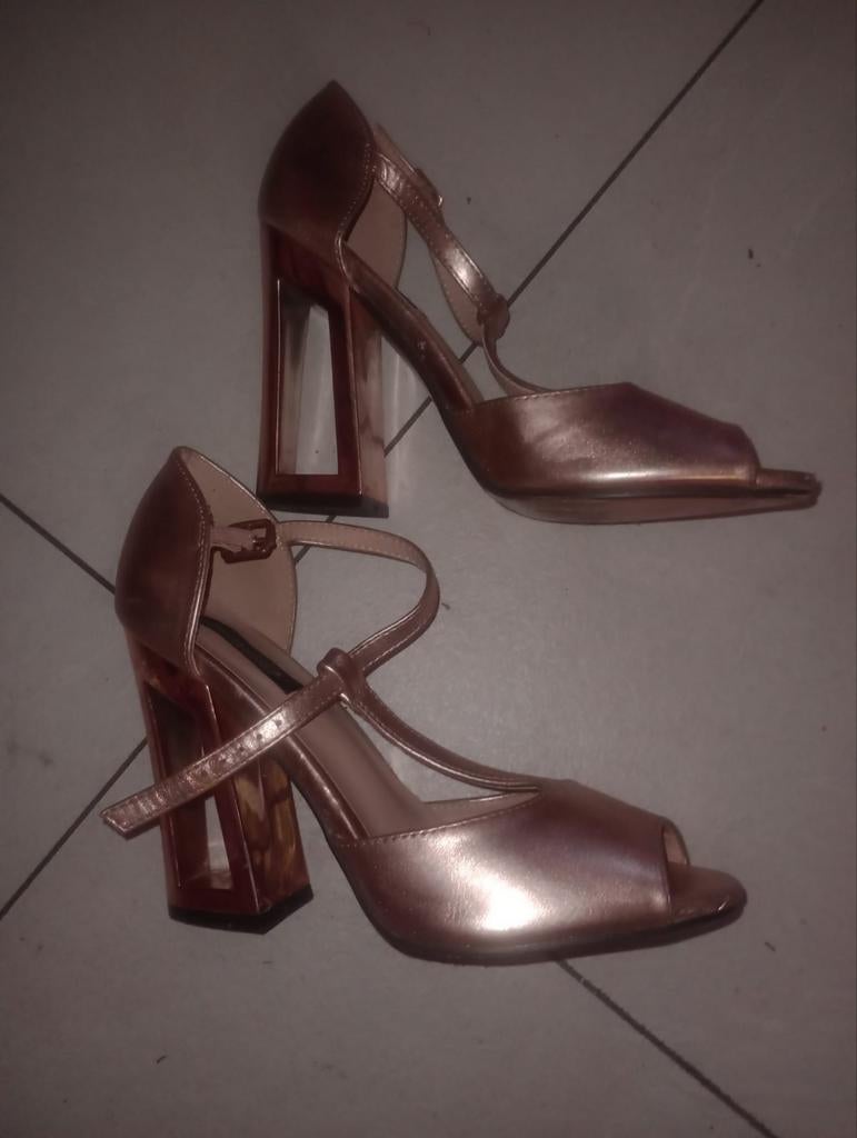 Gouden Schoenen met speciale hak extravagant, Kleding | Dames, Verzenden, Beige, Nieuw, Dansschoenen