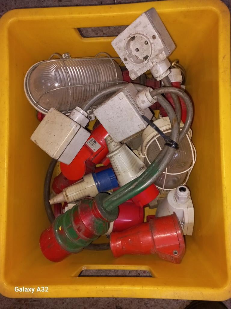 Partij stekkers 220 en 380 Volt., Ophalen of Verzenden, Stekker