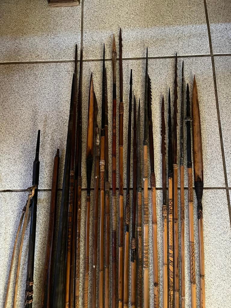 Vintage speren en bogen, afrikaans, voormalig Ned. Indie., Ophalen