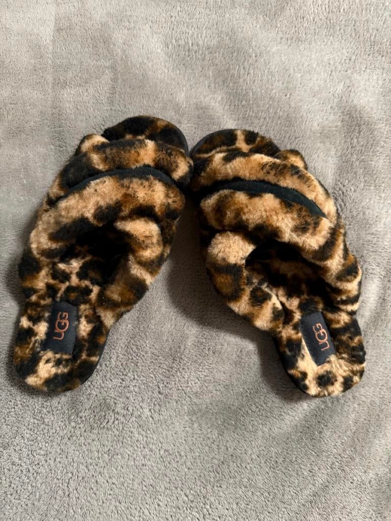 Ugg Pantoffels Maat 37 (valt kleiner) - Nieuw, Beige, Overige typen, Nieuw, Ophalen of Verzenden