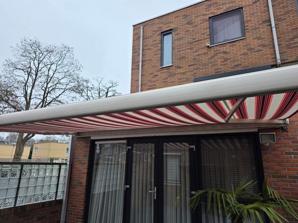 Knikarmscherm 508cm breed, 3m uitval, Tuin en Terras, Zonneschermen, 450 cm of meer, Ophalen of Verzenden, Zo goed als nieuw, Knikarmscherm