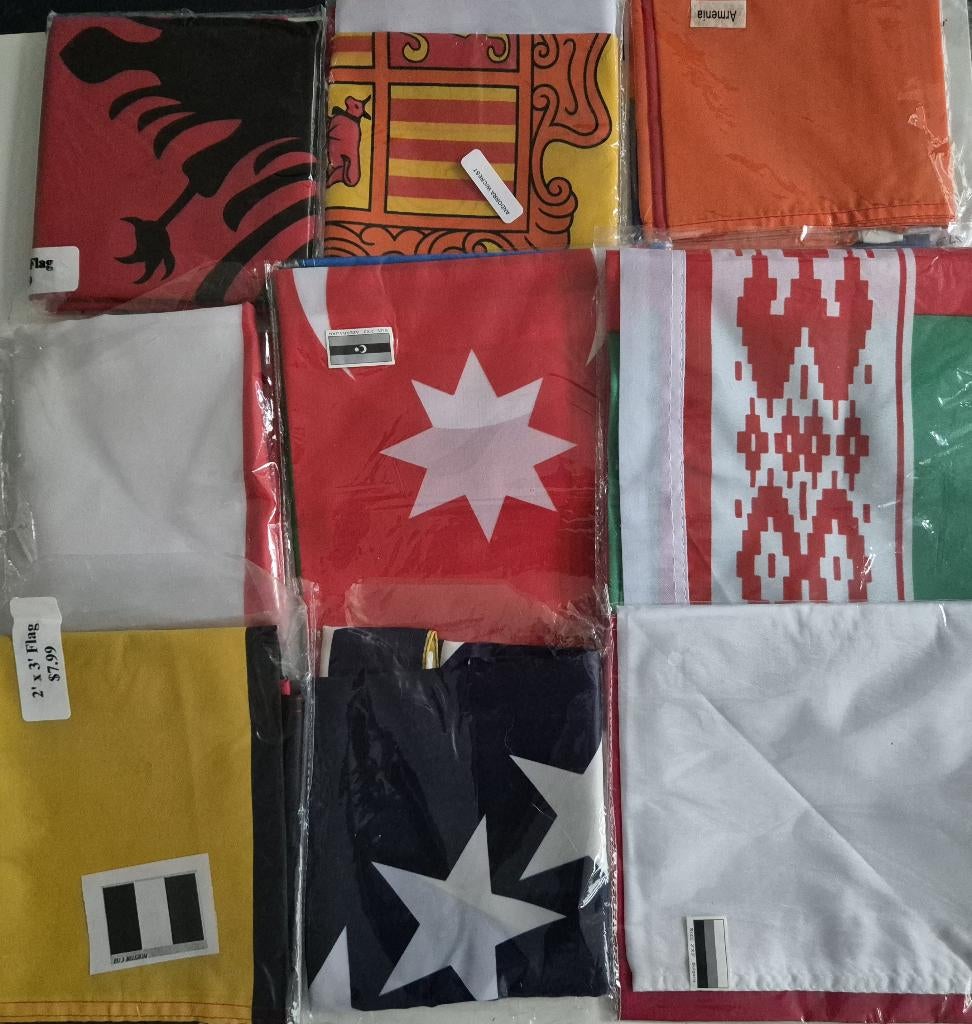 Partij 50 vlaggen : ~ 60 x 90, Diversen, Vlaggen en Wimpels, Ophalen of Verzenden, Zo goed als nieuw