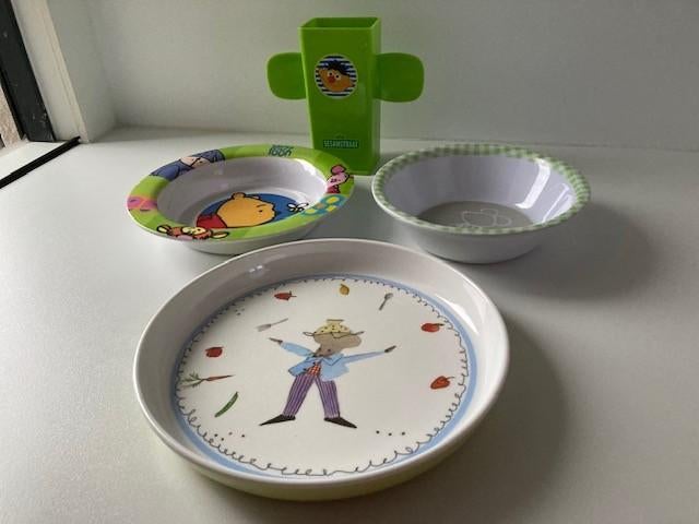 LEUKE SET 2 kinderborden, kommetje, pakjeshouder alles groen, Ophalen of Verzenden, Zo goed als nieuw, Overige typen