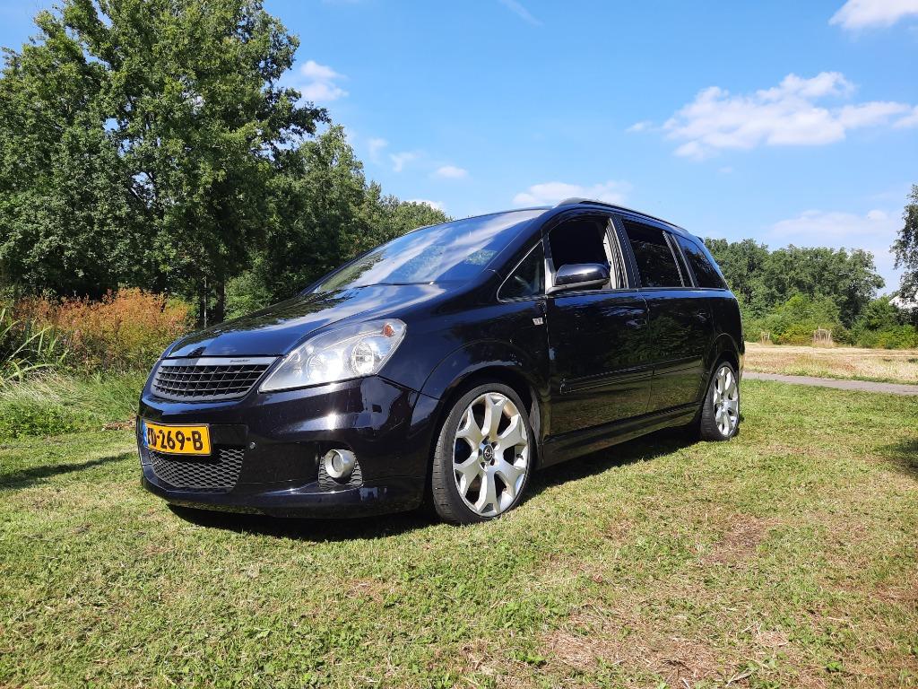 Opel zafira b OPC 241 pk, 7 persoons, nwe dis riem, nwe apk., Auto's, Opel, Voorwielaandrijving, 1998 cc, 1575 kg, Zwart