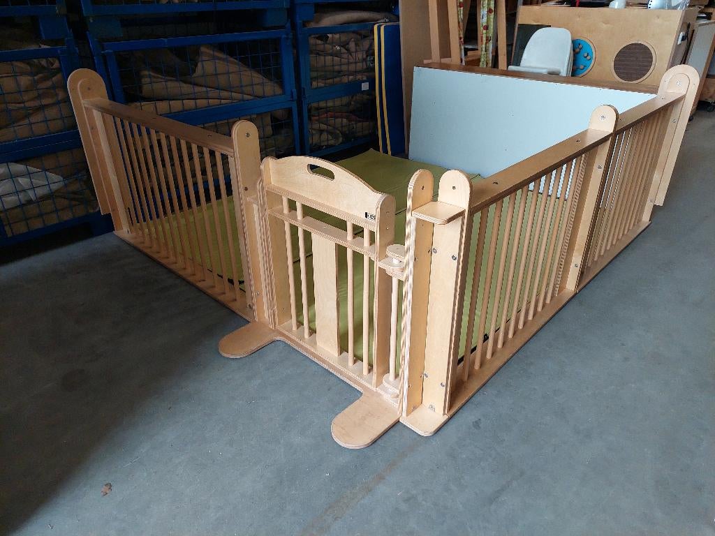 Kids-F / Heutink grondbox - hoekmodel 2x2m met mat, Ophalen of Verzenden, Zo goed als nieuw, Vierkant, Boxkleed