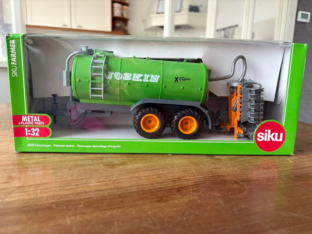 Siku Farmer 2270, Hobby en Vrije tijd, Modelauto's | 1:32, Ophalen of Verzenden, Zo goed als nieuw, Tractor of Landbouw, SIKU