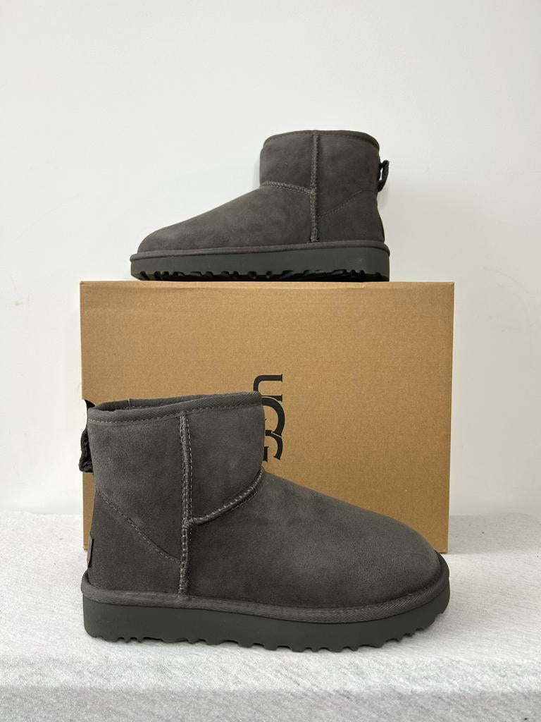 UGG Classic Mini II Boot Grey (EU 36), UGG, Nieuw, Ophalen of Verzenden, Sneakers of Gympen