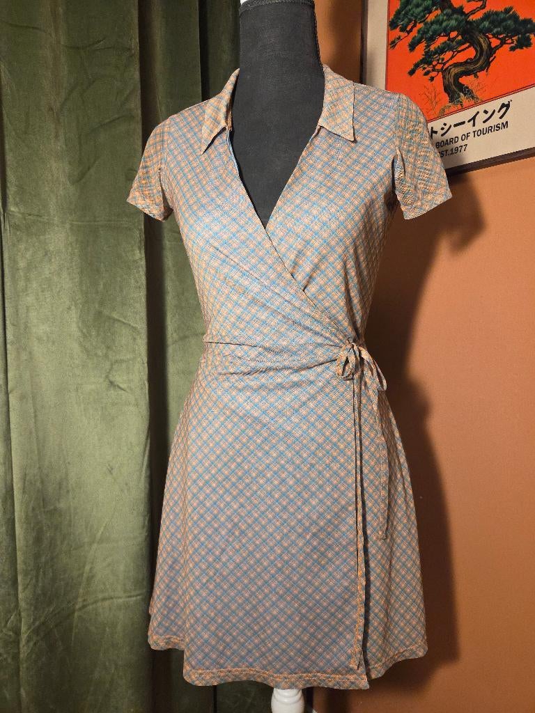 Urban Outfitters geruite wikkeljurk, maat XS. Bieden mag!, Kleding | Dames, Nieuw, Urban Outfitters, Maat 34 (XS) of kleiner, Boven de knie