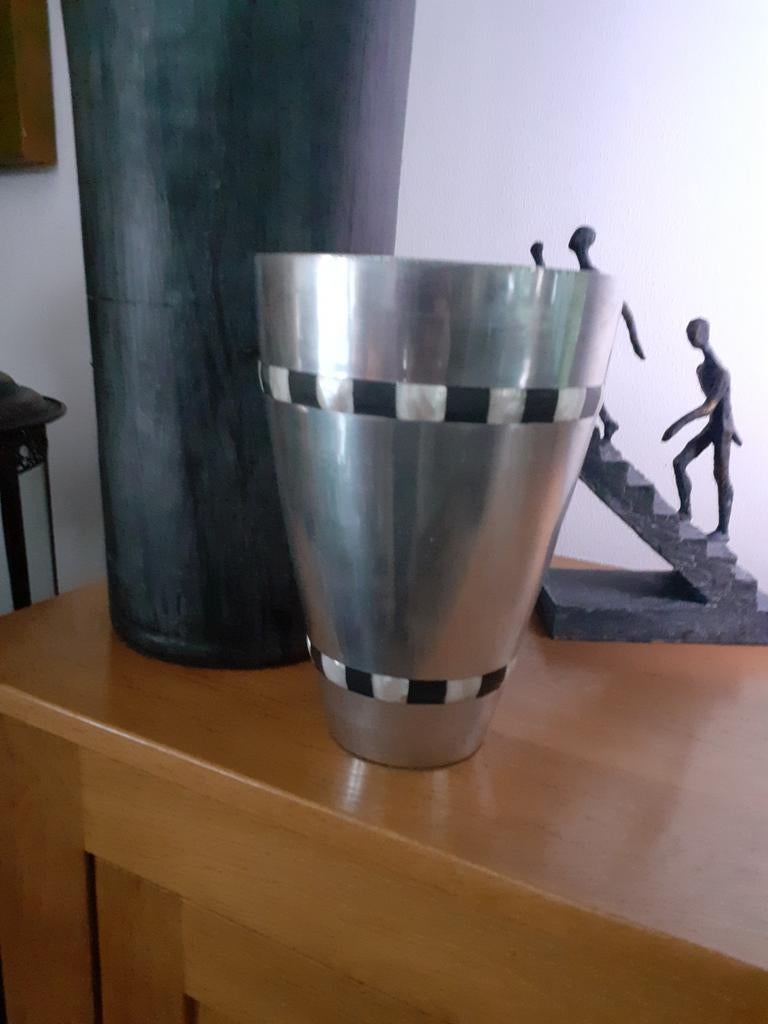 Mooie  vaas  echt  aluminium., Ophalen, Overige materialen, Overige kleuren, Zo goed als nieuw