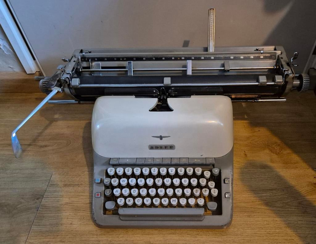 Vintage Adler Typemachine, Ophalen