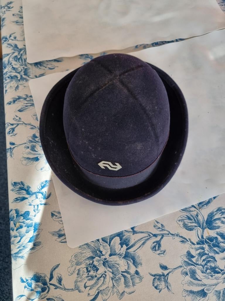 Te koop aangeboden mooie vintage NS dames hoed, Ophalen of Verzenden, Gebruikt, Trein, Overige typen