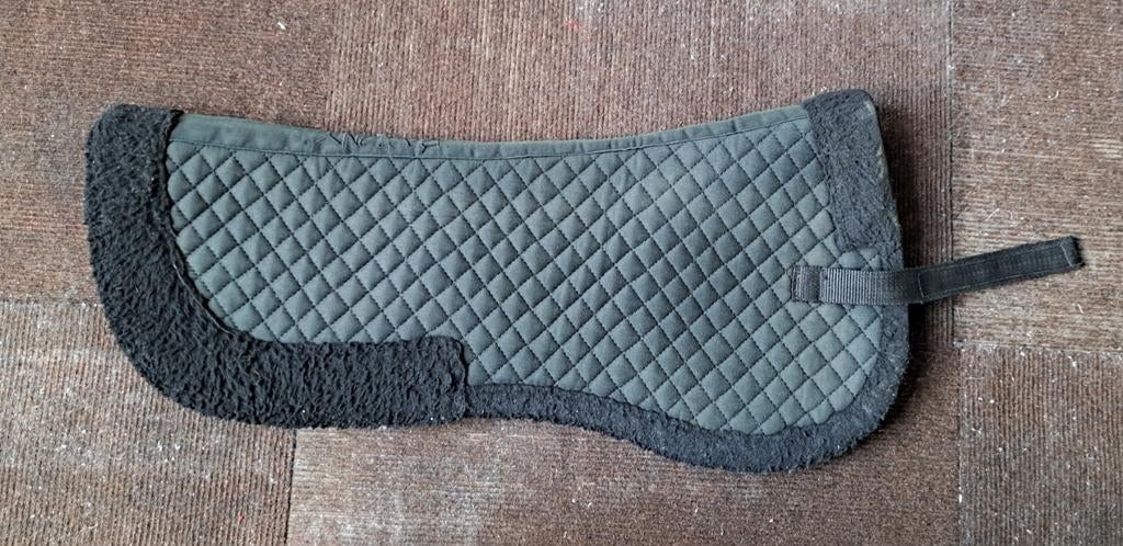 Zadel onderlegger / bontje zwart - Full, Dieren en Toebehoren, Paarden en Pony's | Dekens en Dekjes, Ophalen of Verzenden, Gebruikt