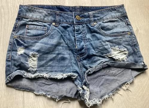Denim Shorts maat M van Coolcat met gerafelde randen, Kleding | Dames, Blauw, Ophalen of Verzenden, Zo goed als nieuw, Coolcat
