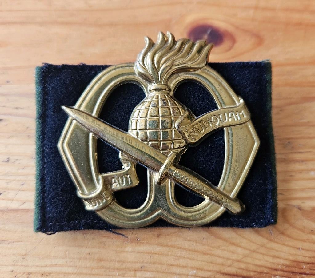 Baretembleem KCT, Verzamelen, Ophalen of Verzenden, Landmacht, Nederland, Embleem of Badge