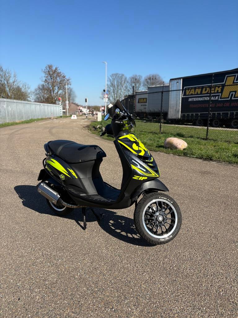 Piaggio zip 172/180cc A1, Fietsen en Brommers, Scooters | Piaggio, Ophalen, Zo goed als nieuw, Benzine, Zip