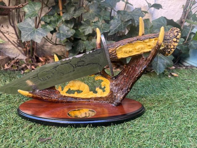 prachtige sier dolk/ jachtdolk, DE BERENJACHT, incl houder, Ophalen of Verzenden, Overige soorten, Overige gebieden, Mes of Dolk